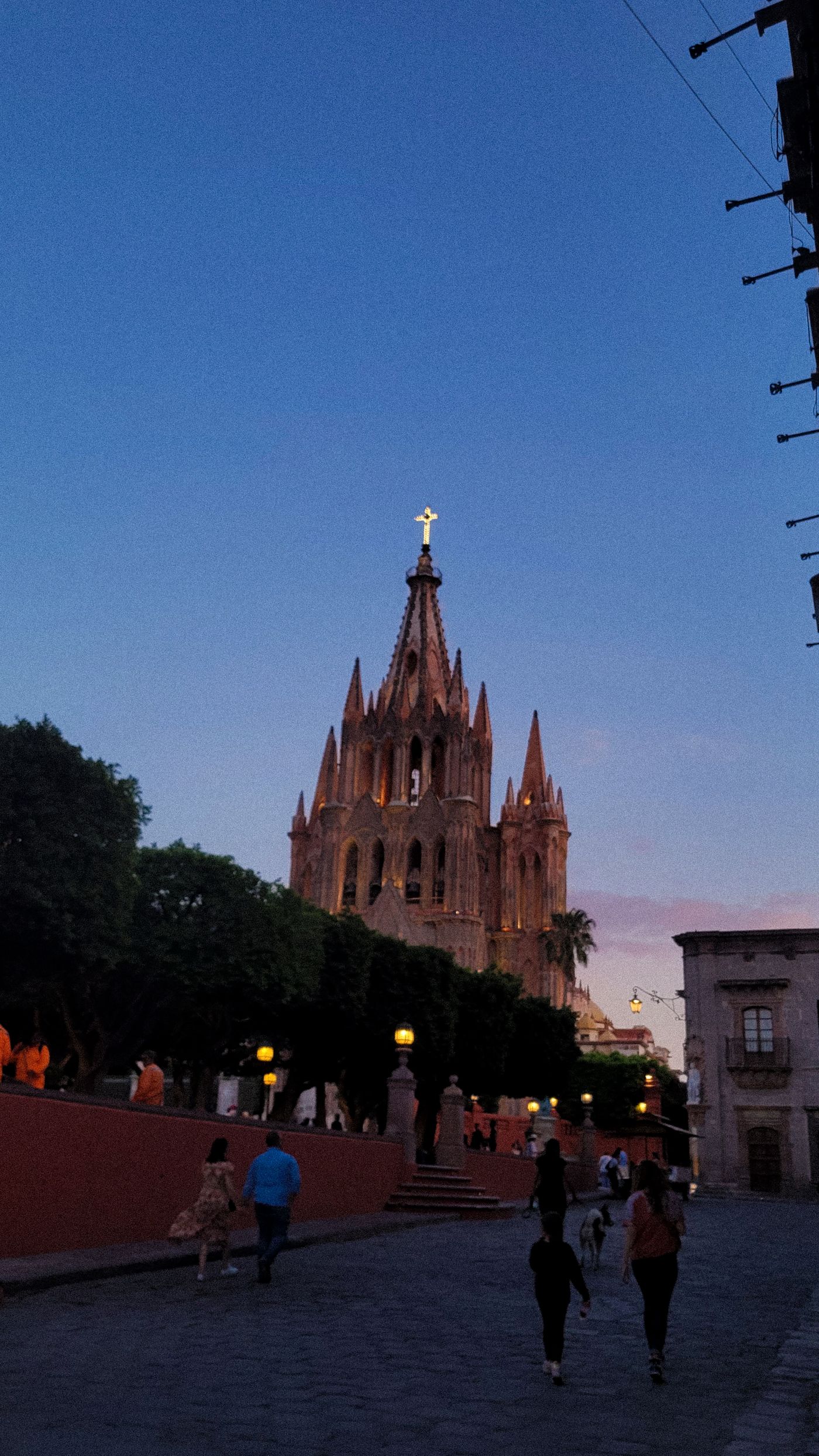 The Parroquia illuminated at dusk during a San Miguel celebration