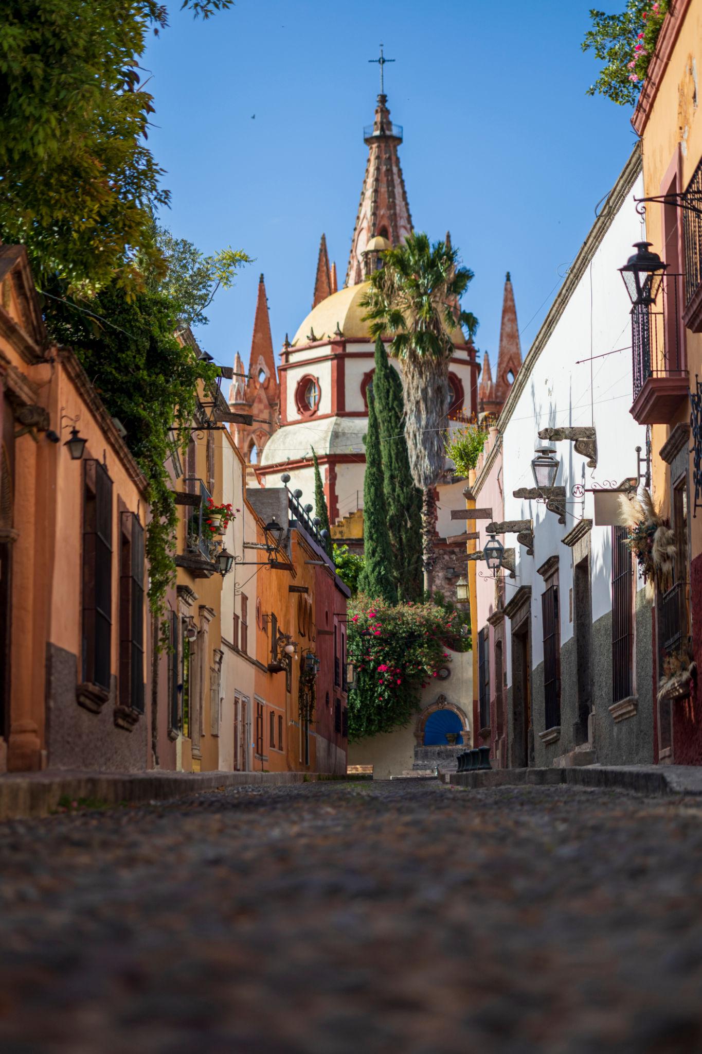 A cobblestone lane leading toward the Parroquia